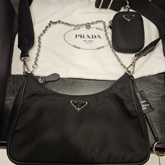 Authentic Prada Re-Edition 2005 Shoulder/Crossbody Bag - Picture 7 of 13